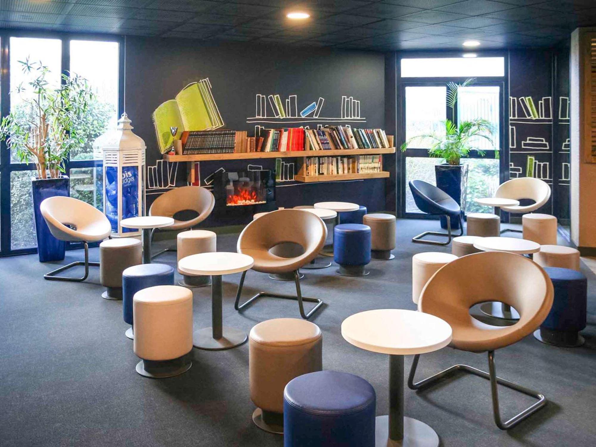 Ibis Budget Marne La Vallee Pontault Combault Bagian luar foto