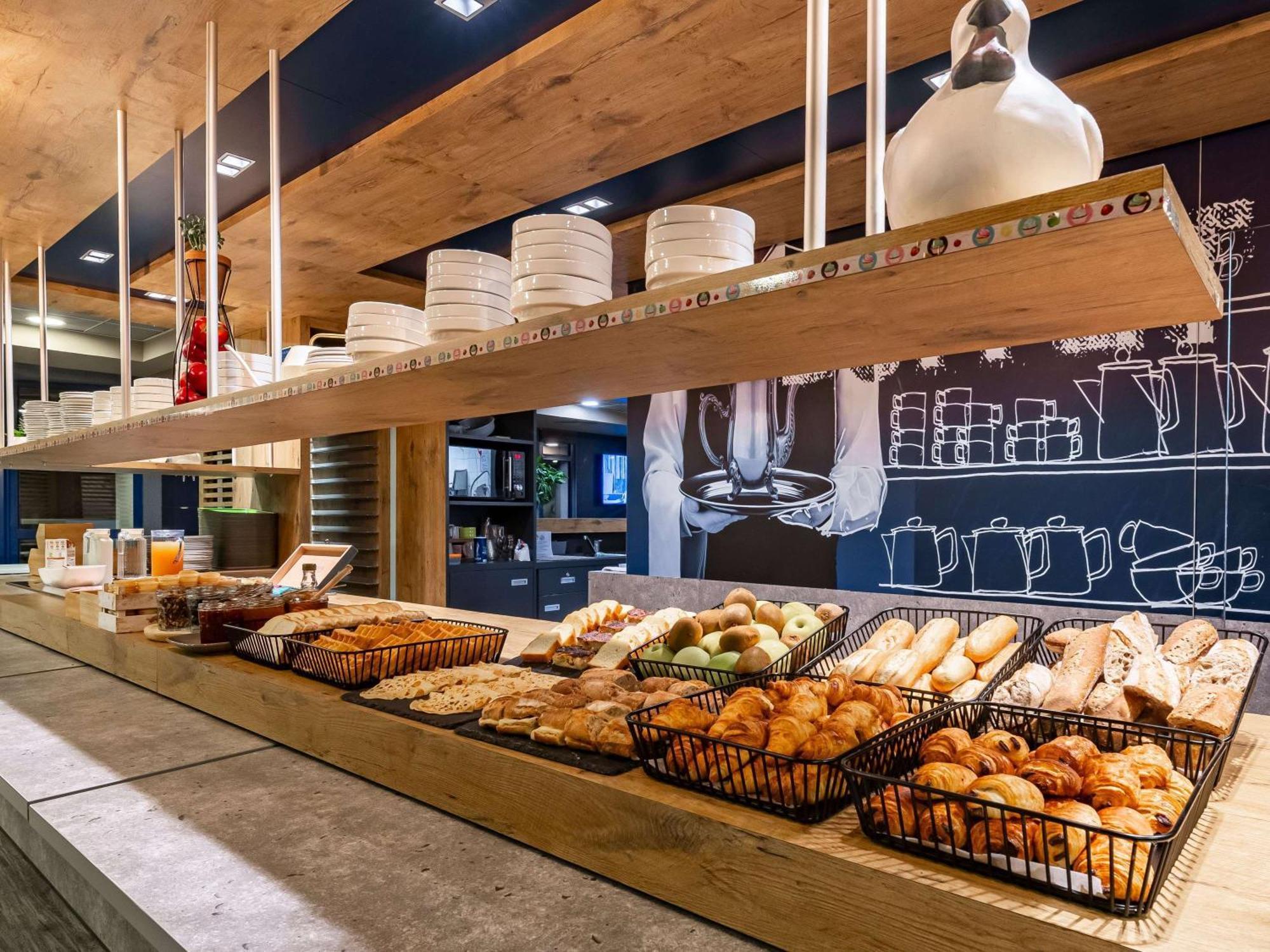Ibis Budget Marne La Vallee Pontault Combault Bagian luar foto