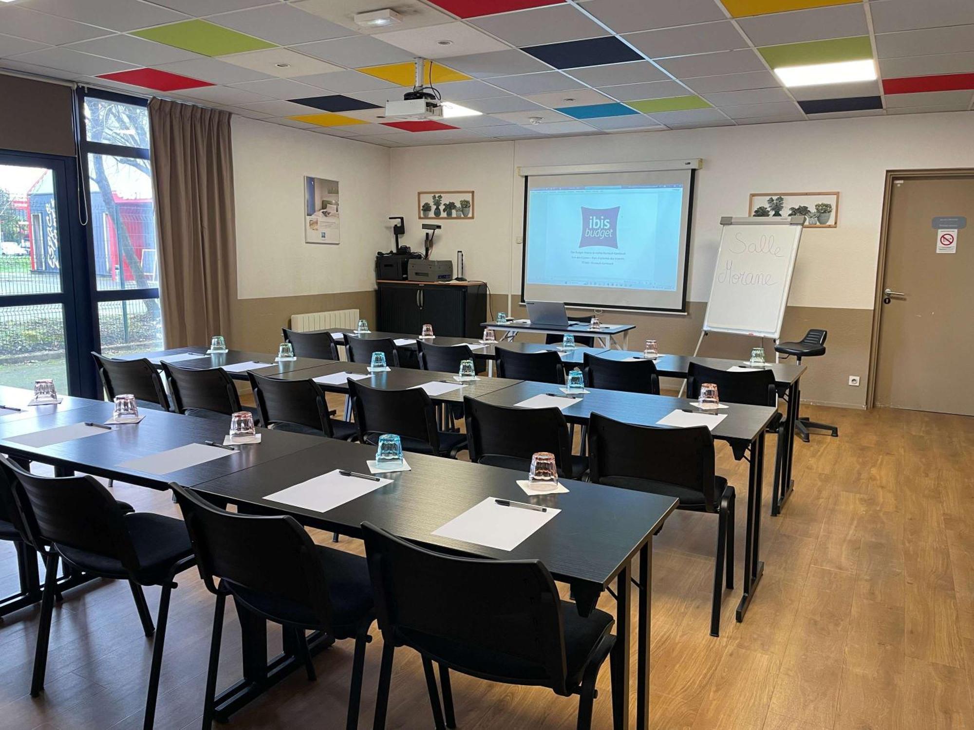 Ibis Budget Marne La Vallee Pontault Combault Bagian luar foto