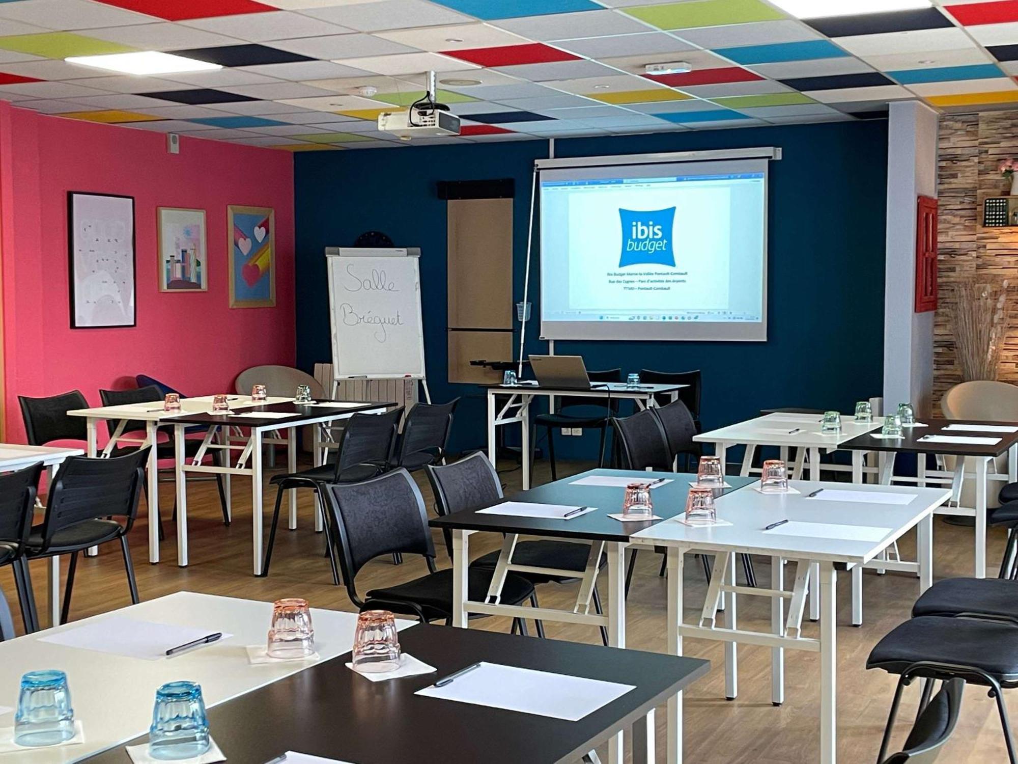 Ibis Budget Marne La Vallee Pontault Combault Bagian luar foto