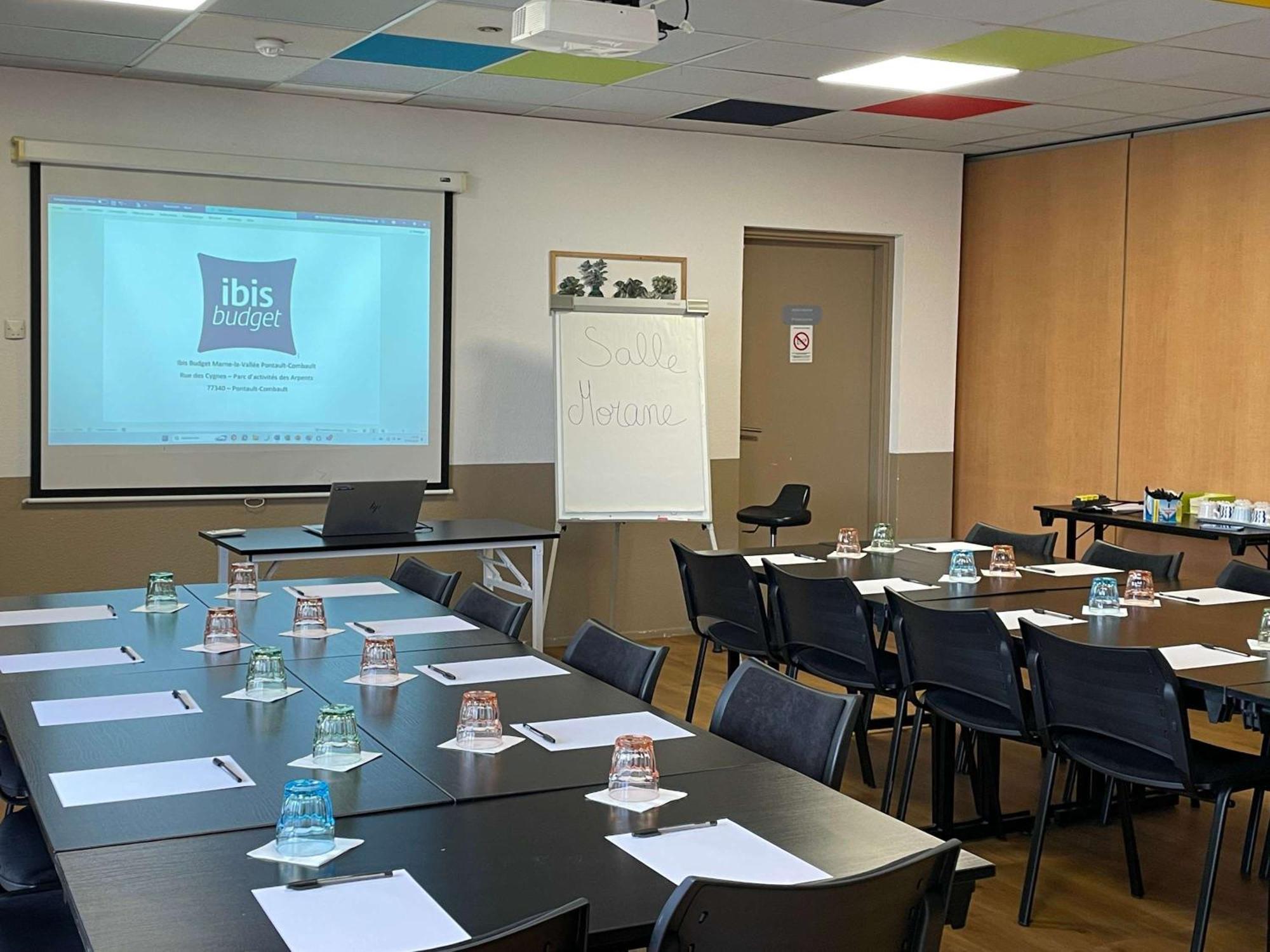 Ibis Budget Marne La Vallee Pontault Combault Bagian luar foto