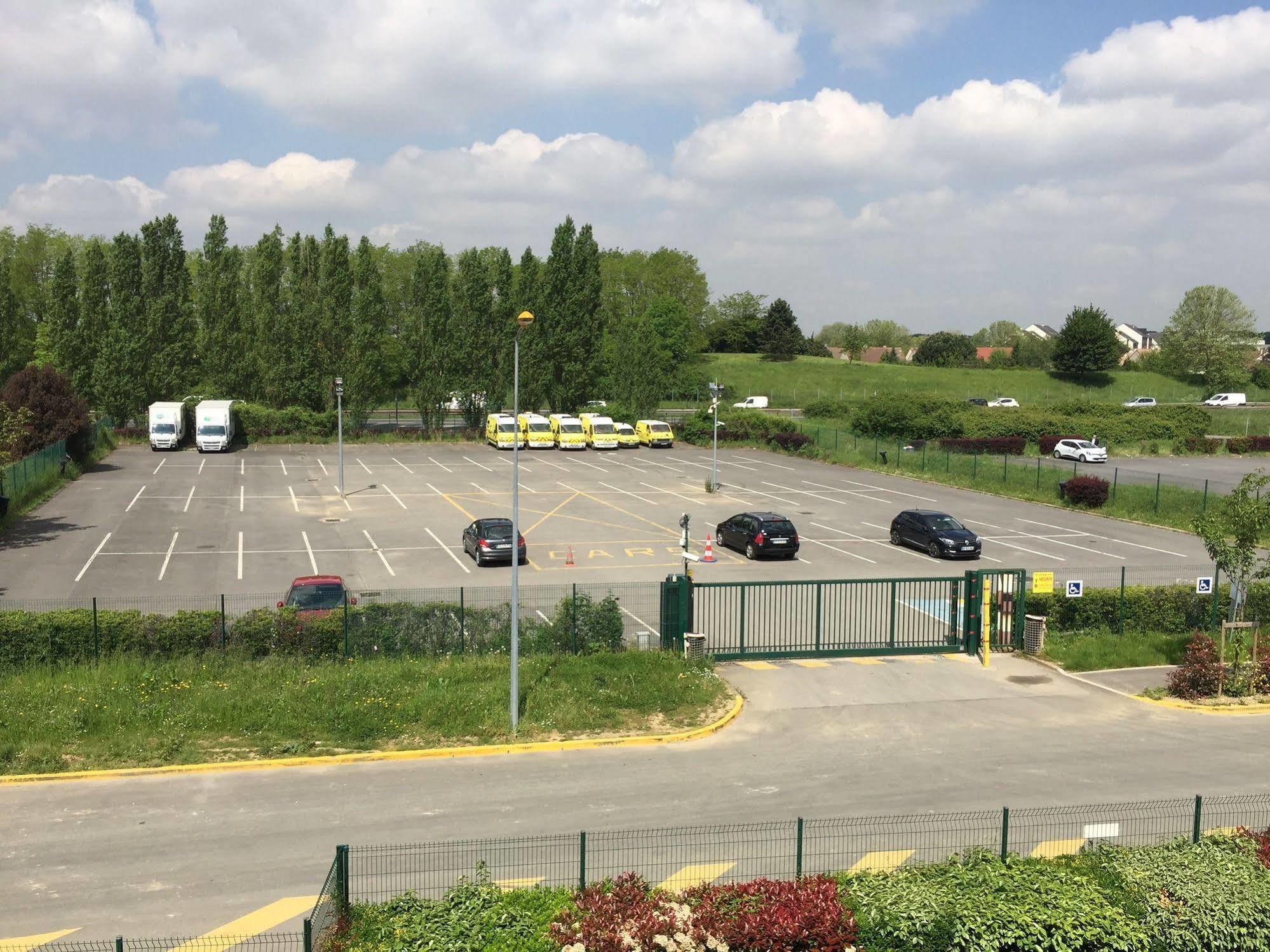 Ibis Budget Marne La Vallee Pontault Combault Bagian luar foto