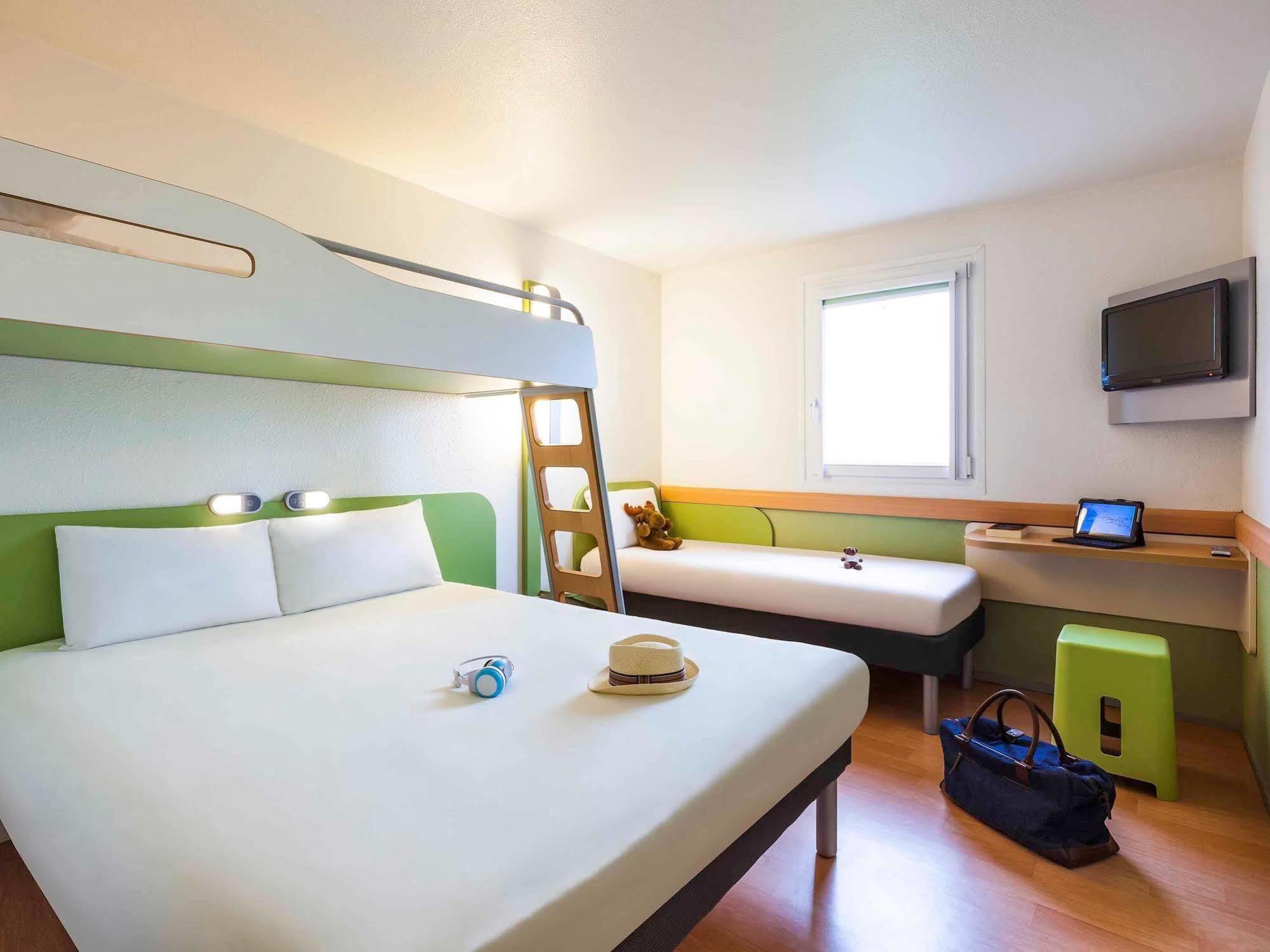 Ibis Budget Marne La Vallee Pontault Combault Bagian luar foto