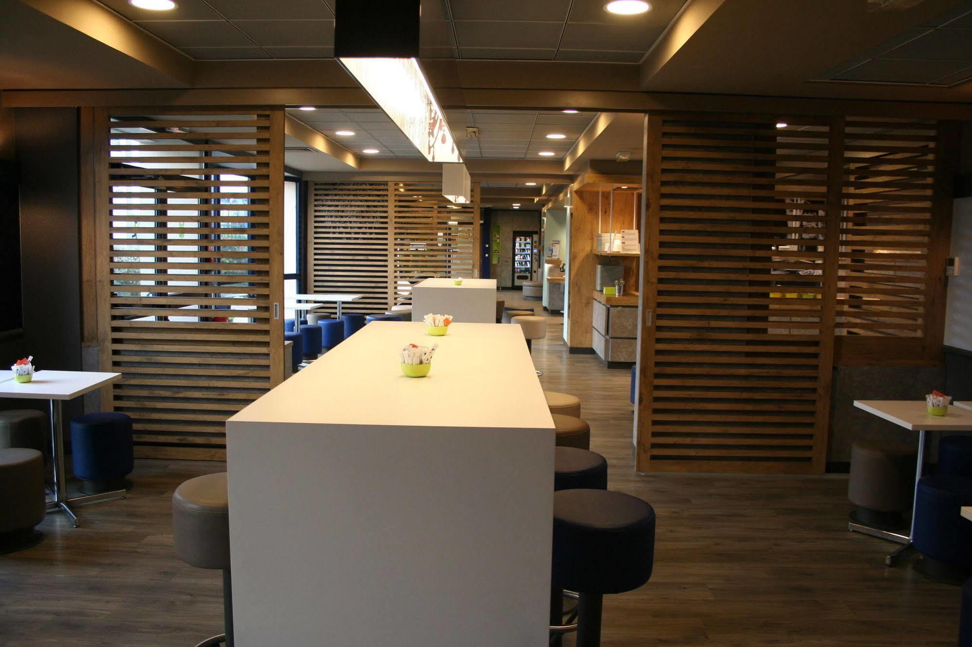 Ibis Budget Marne La Vallee Pontault Combault Bagian luar foto