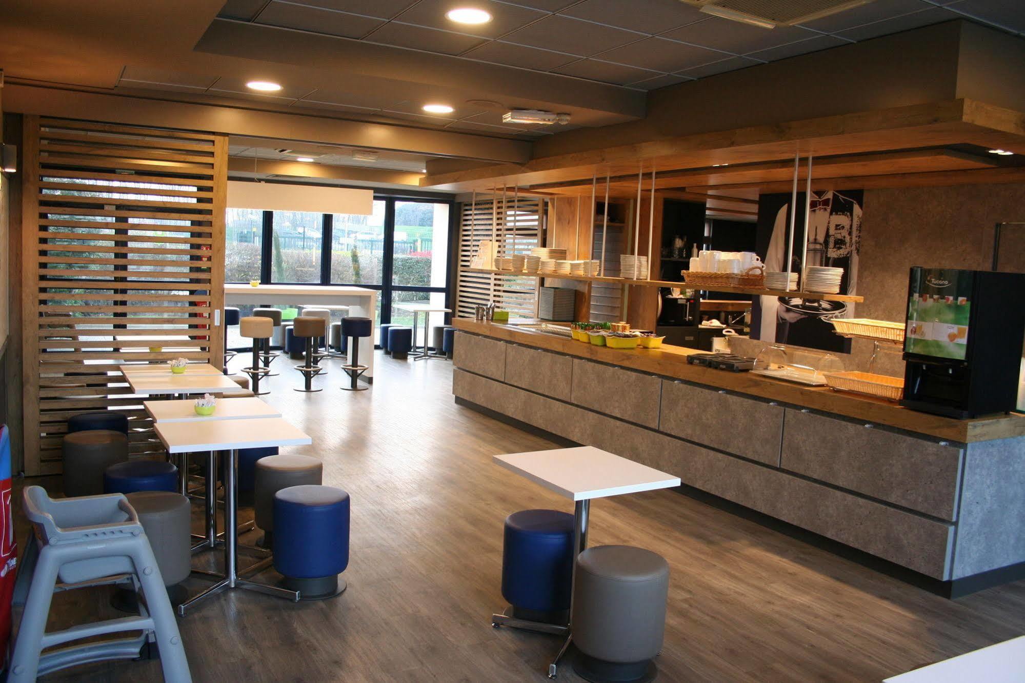 Ibis Budget Marne La Vallee Pontault Combault Bagian luar foto
