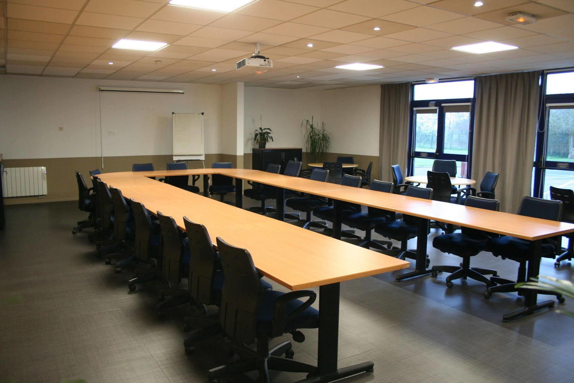 Ibis Budget Marne La Vallee Pontault Combault Bagian luar foto