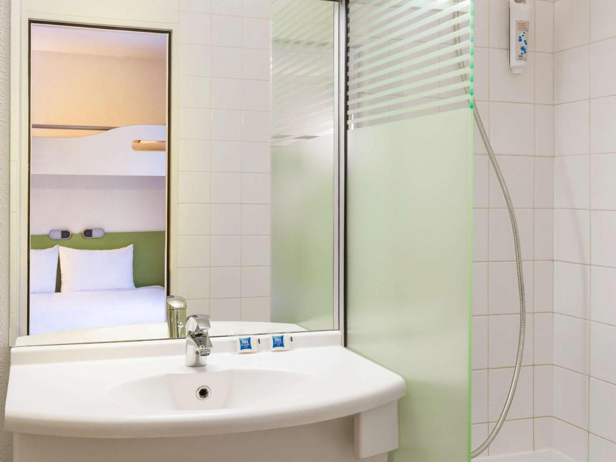 Ibis Budget Marne La Vallee Pontault Combault Bagian luar foto